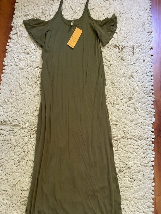 Grecerelle Dresses & Skirts - Grecerelle Olive Green Cold Shoulder Maxi Dress NWT Sz S
